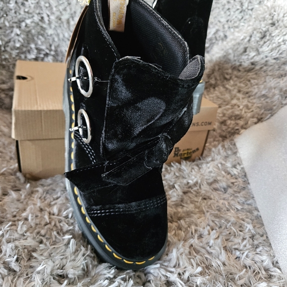 Woman's Boots Dr. Martens Vegan Devon Velvet Platform Boots - Picture 13 of 16